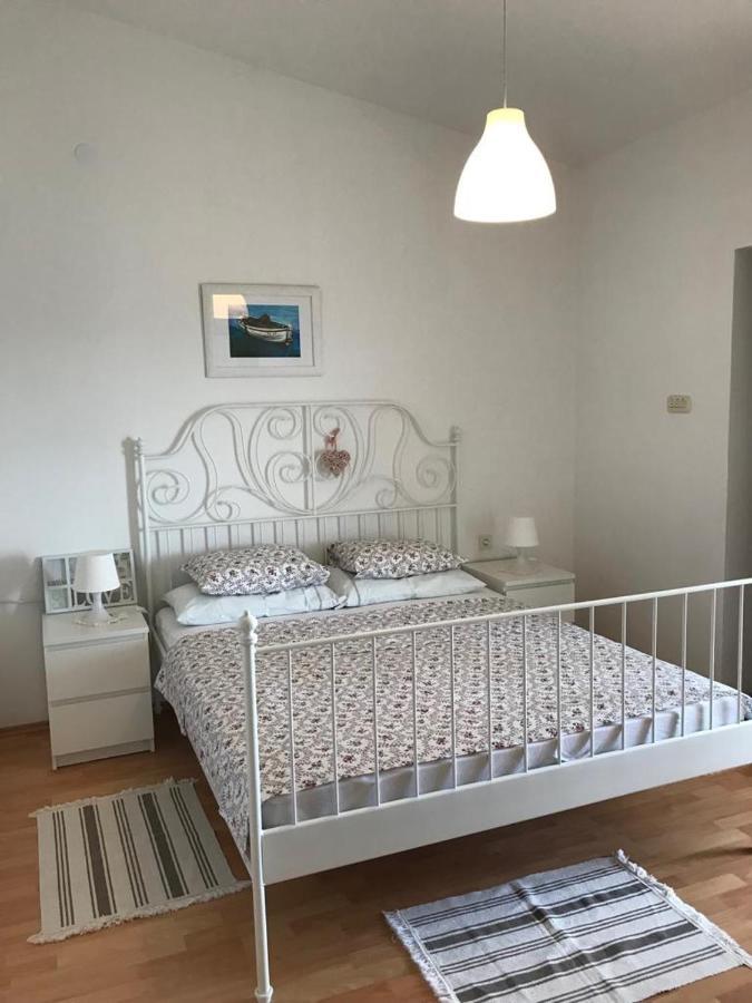 Apartmani Darko Kornić Exteriör bild