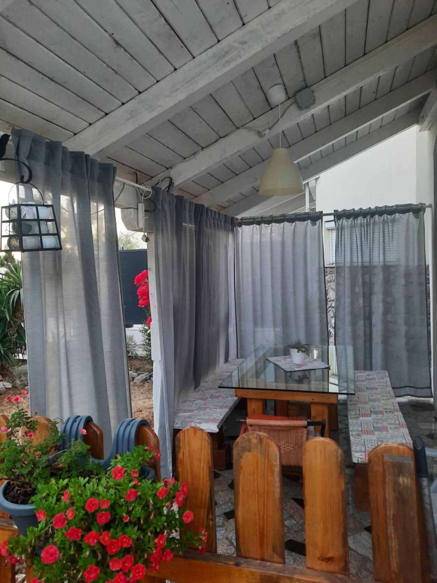 Apartmani Darko Kornić Exteriör bild