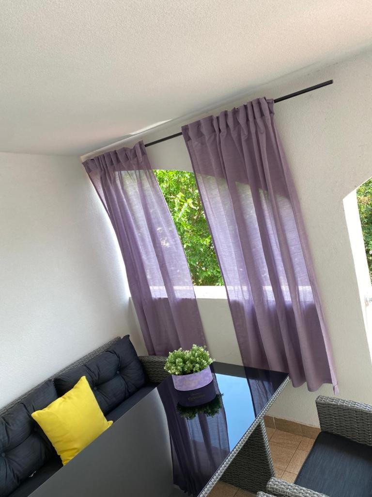 Apartmani Darko Kornić Exteriör bild